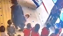 教育局通报幼儿园老师抱摔幼童：已责令该校停止办学