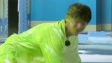 《极限挑战7》邓伦全身摔进绿色粉池 说自己天然撞绿色
