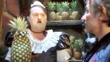希特勒下地狱后，每天被逼迫生吃一个菠萝，前提是不能用嘴！