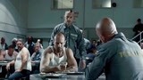 死亡飞车：杰森斯坦森自带引战霸服，吃第一顿牢饭，就有狱友找茬