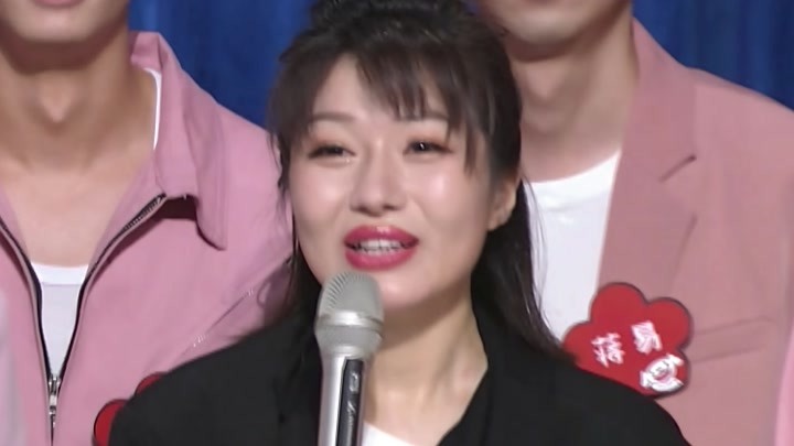 幕后：尹贝希回应《月光曲》临场发挥 穿外套的一百种方式