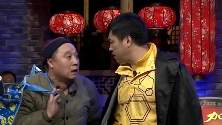 《疯狂小偷》片段，张小飞偷东西遇上猪队友，赵本山都笑不停