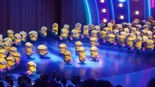 《神偷奶爸3》小黄人误闯舞台，一首歌唱下来，评委全都被惊艳