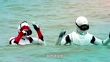 《澳门风云3》傻强带奀妹游泳，自己脑壳却反倒进水，笑死人