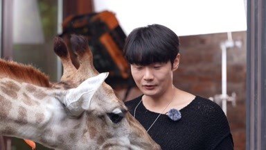 李荣浩的“摆烂式”喂食 人与动物的温馨场面-中国好声音