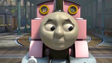 托马斯：小火车变成粉红色啦，托马斯不喜欢粉红色，娘里娘气的