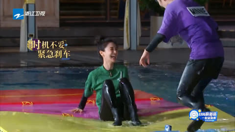 奔跑吧：baby曼谷泳池热舞，抢安慕希自己当自己的绊脚石，笑死