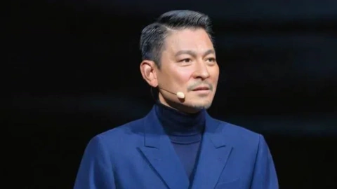 온라인에서 시 2003年柯受良臨終託孤，承諾照顧妻兒的劉德華，如今履行承諾了嗎 (2024) 자막 언어 더빙 언어