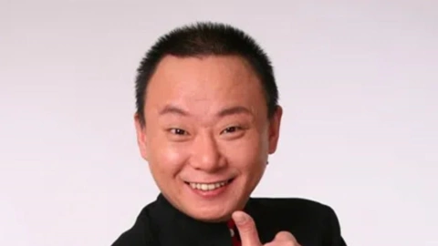  那個曾9次登上春晚，傾家蕩產陪妻子抗癌21年的邵峰，怎麼樣了？ (2024) Legendas em português Dublagem em chinês