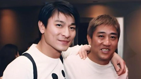 온라인에서 시 柯受良離世18年後，再看被臨終託孤的劉德華，如今履行承諾了嗎？ (2024) 자막 언어 더빙 언어